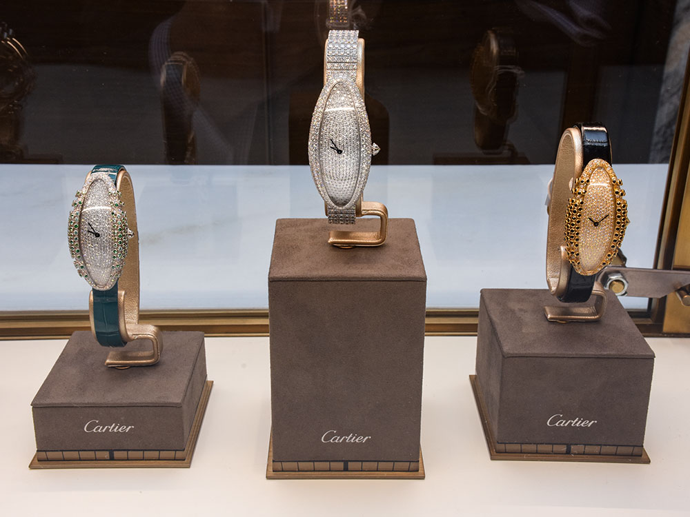 Cartier Baignoire Allongée Libre models pavéd in diamonds