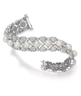 Pearl Bracelet with Pavé Diamond Hearts