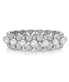 Pearl Bracelet with Pavé Diamond Hearts