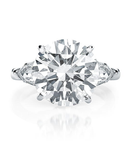 round brilliant cut engagement ring