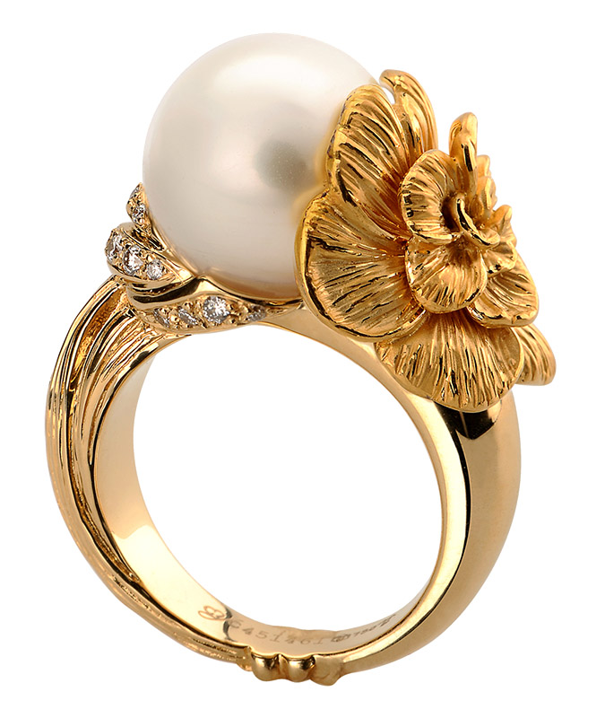 Gardenia Pearl Ring | CARRERA Y CARRERA | CELLINI JEWELERS