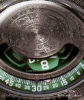 URWERK _UR-100V Time and Culture Dial_CloseUp